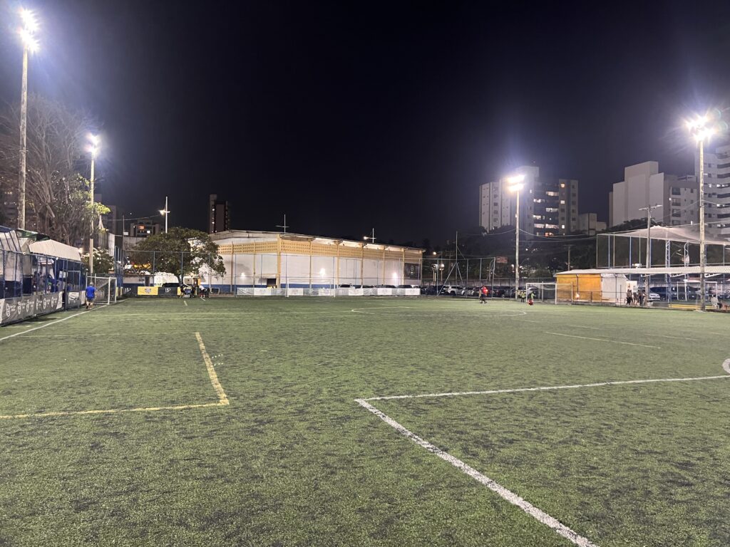 Iluminação aplicada em estádios e quadras